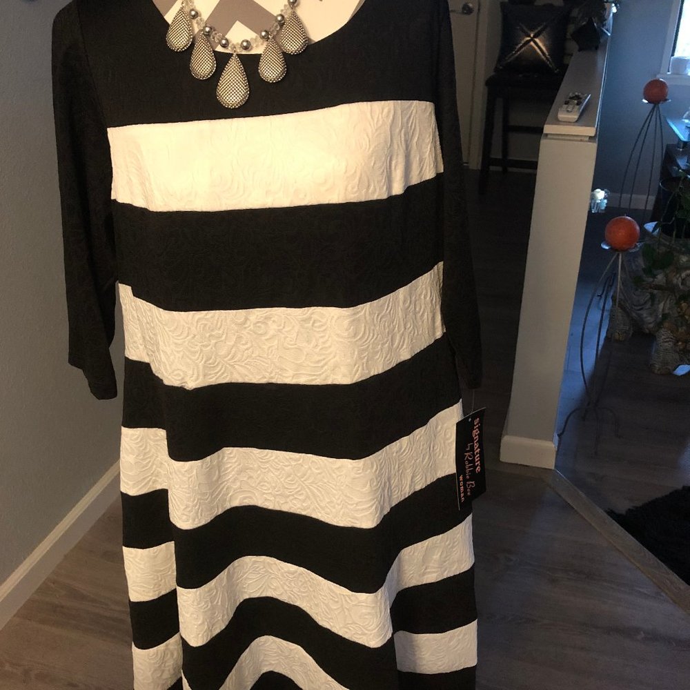 Signature Robbie Bee Dress